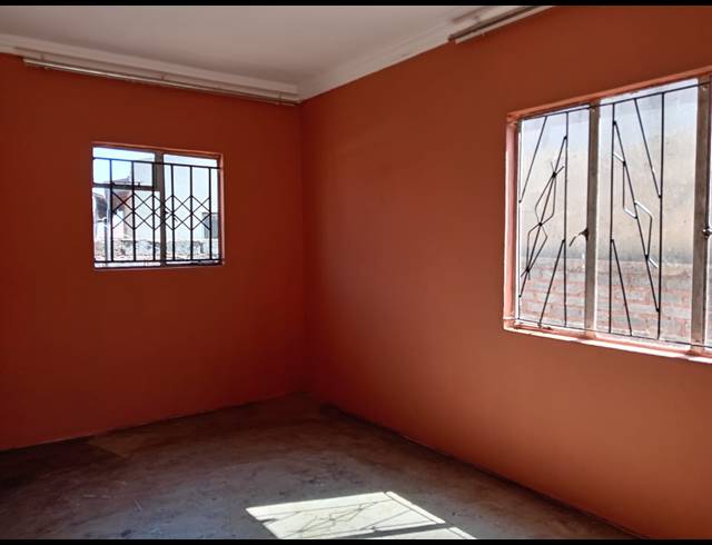 2 BEDROOM FREEHOLD FOR SALE IN VOSLOORUS
